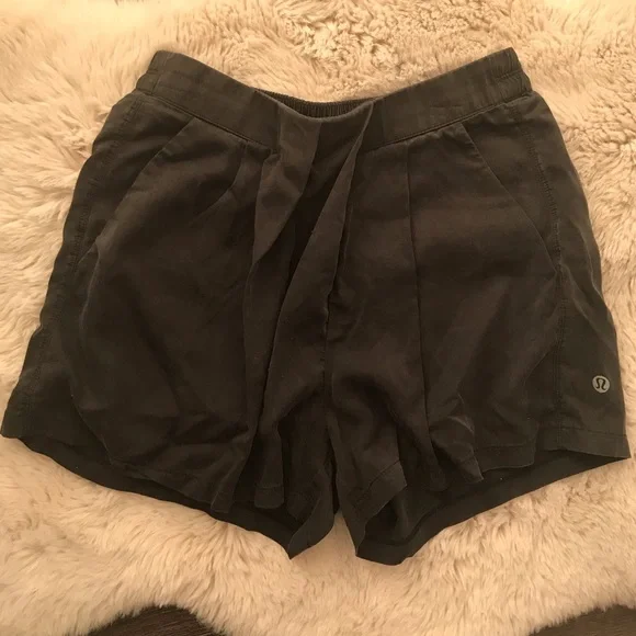 Lululemon athletica size 2 black shorts - Picture 1 of 2